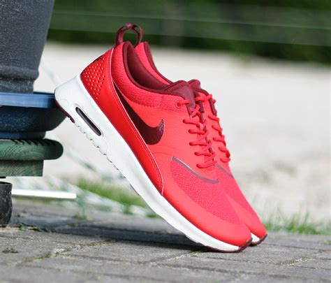 nike thea rot herren